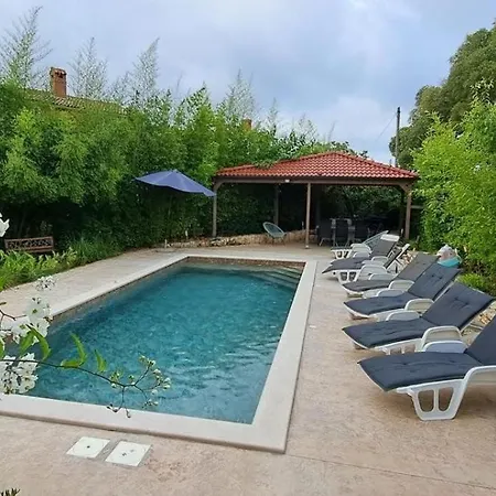 Eti And Mia 3 Mit Pool Apartment Muntic